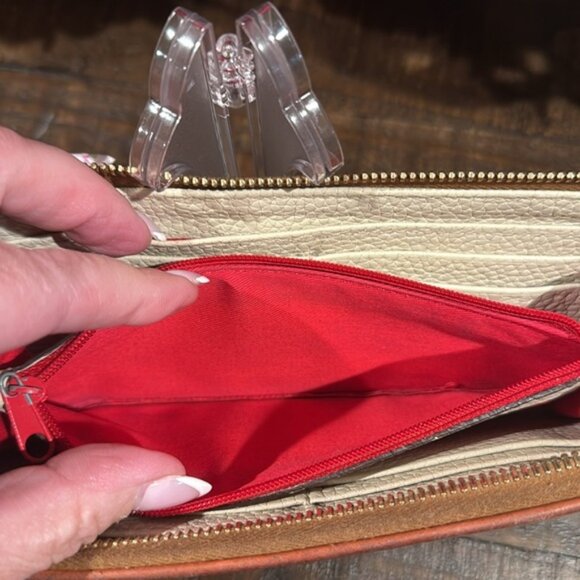 Dooney & Bourke Ivory & Tan Italian Pebble Grain Leather Zip Clutch/Wallet (EUC) - Picture 12 of 14